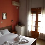 ゲストハウス Sotiras スカラ・ソティロス